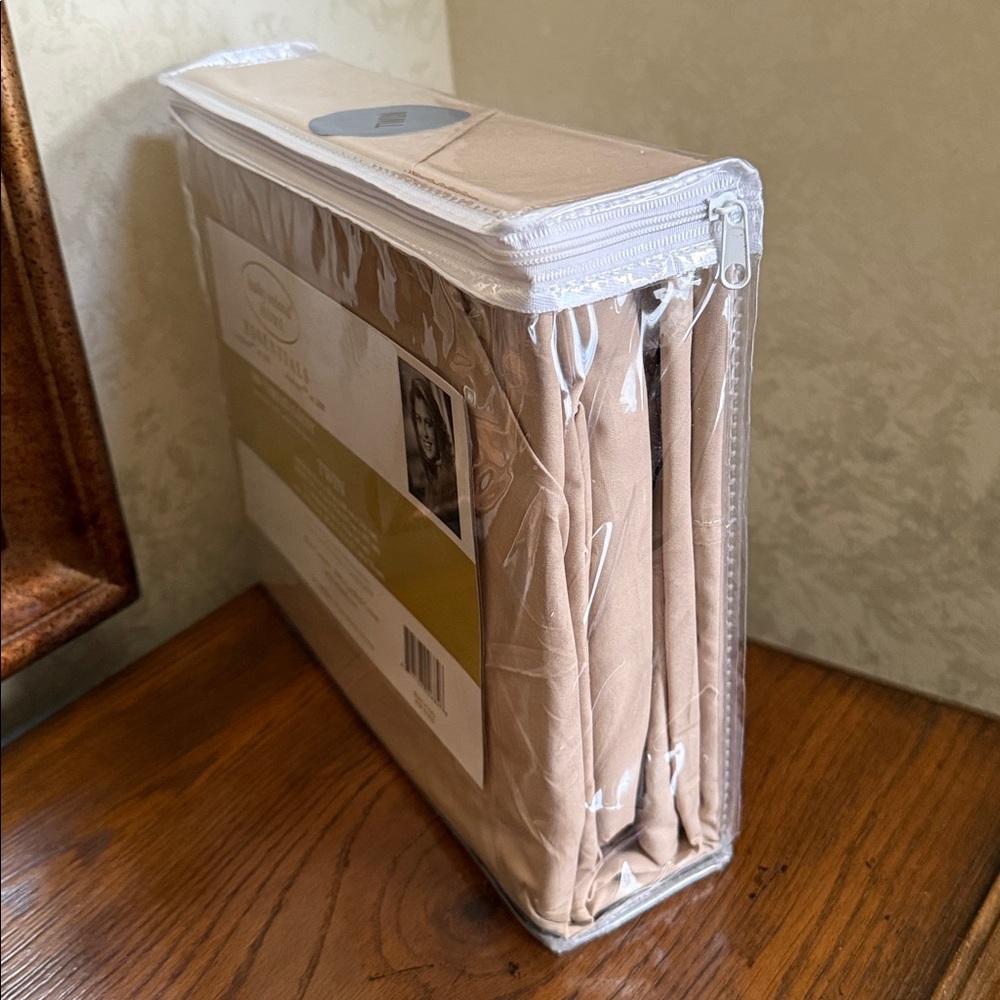 Kathy Ireland Home Essentials Twin Sheet Set in tan/beige. 300 Thread count. - Picture 3 of 14